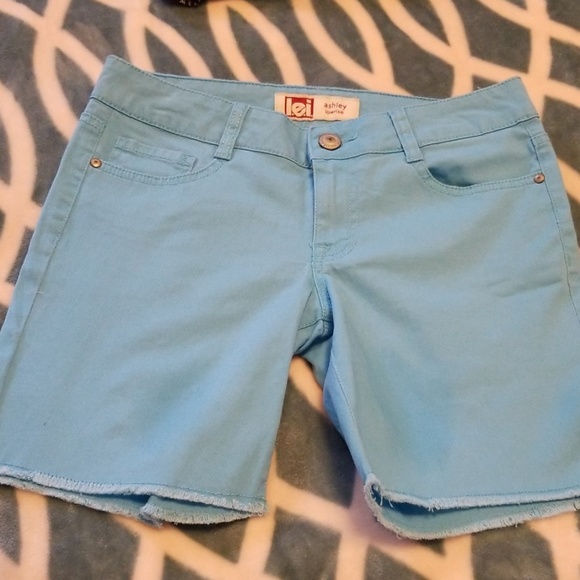 Shorts - Picture 2 of 4